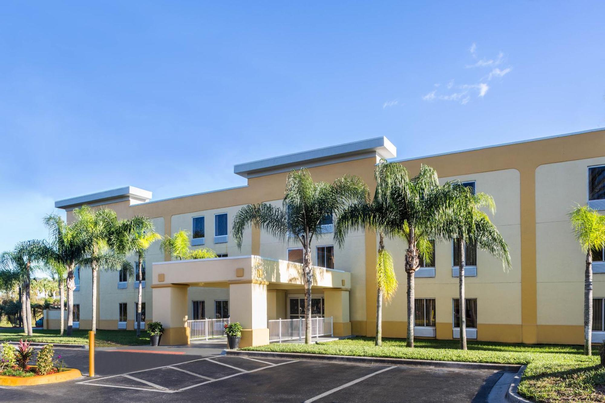 La Quinta By Wyndham Orlando Universal Area - Free Shuttle To Universal Ngoại thất bức ảnh